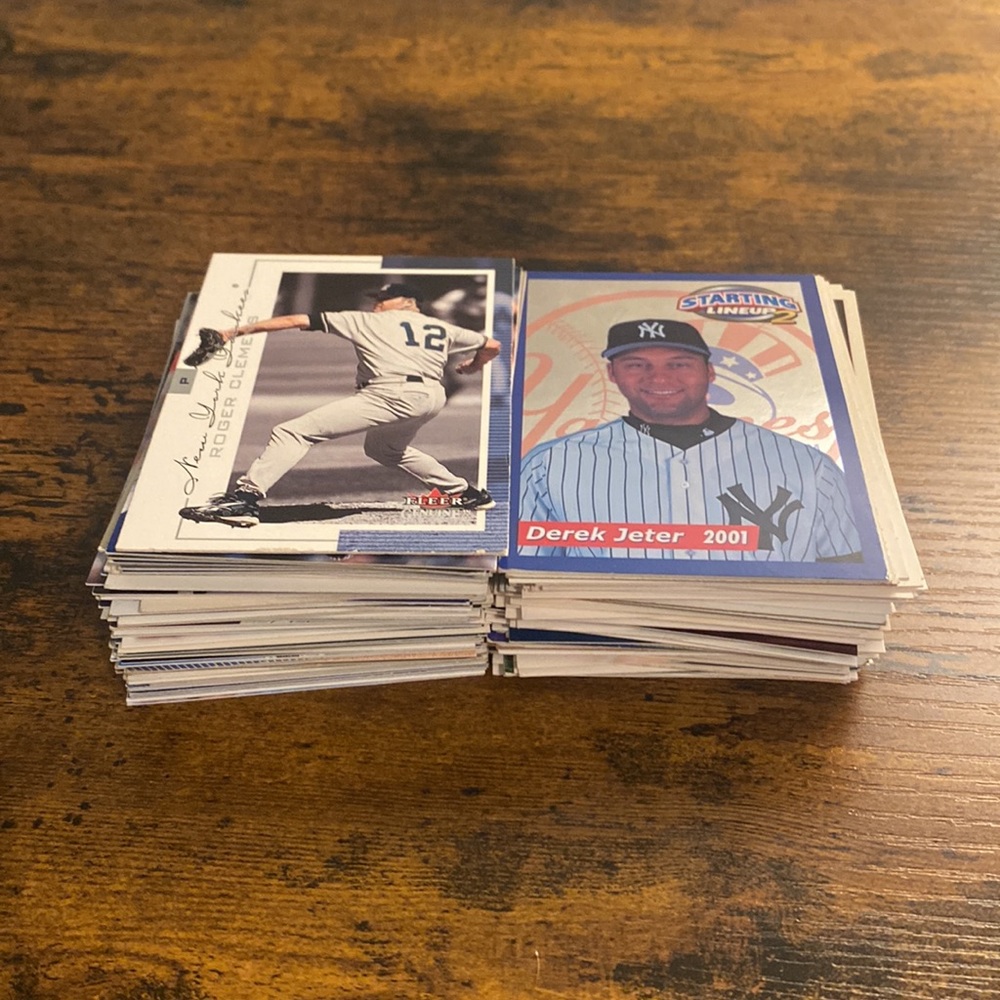TONS of YANKEES Baseball Card Lot Jeter Clemens Rivera
